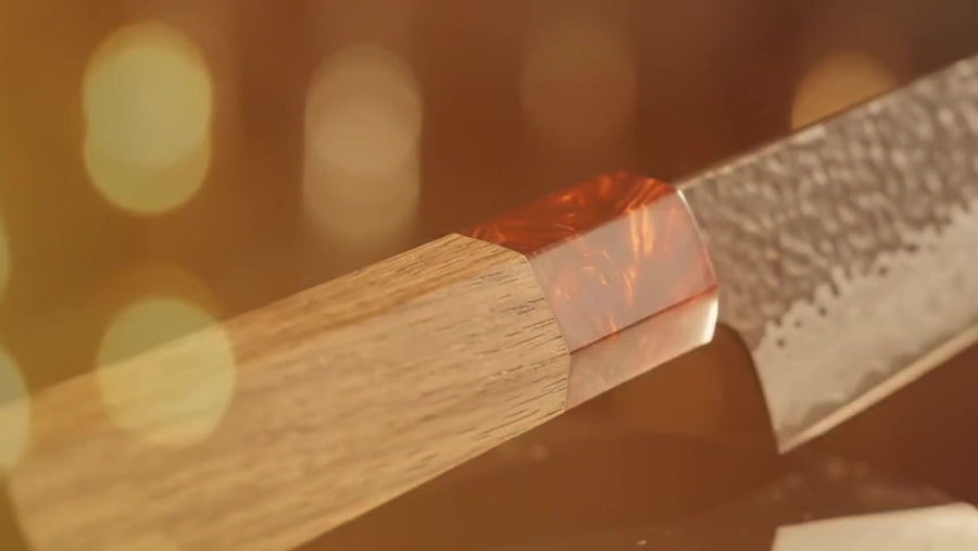 Octagonal wood and red resin handle of the Kuroshio knife